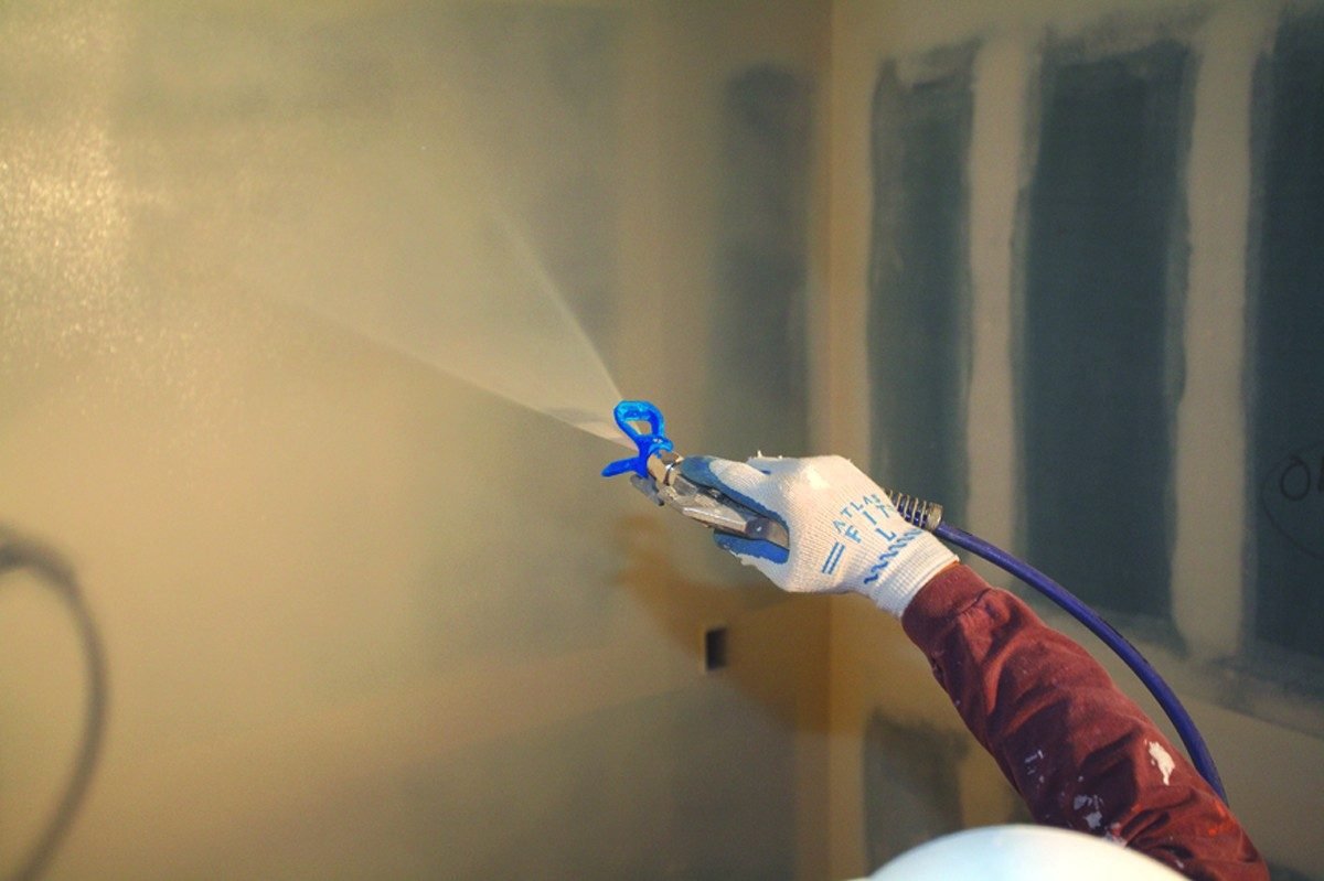 GRACO Spray Gun Airless Flex Plus Gun with Hose, RAC X 517 HandTite Guard and Whip Hose - GO Industrial - 287095