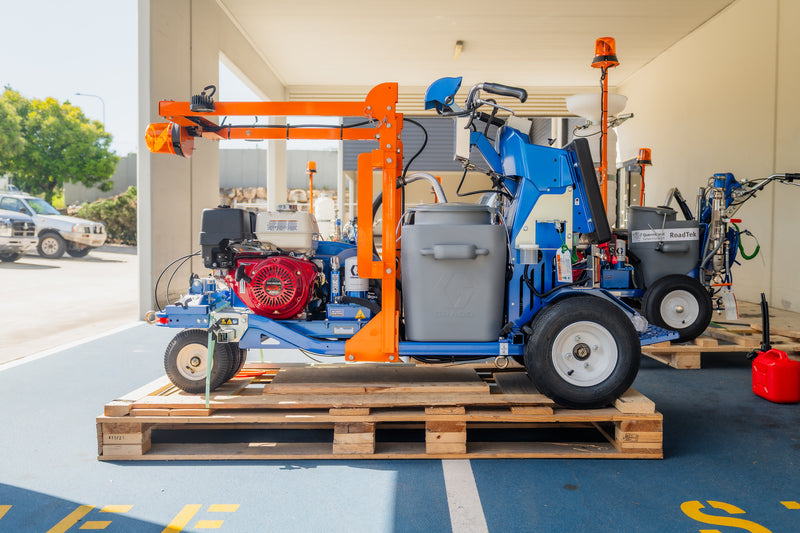 Graco LineLazer V 250SPS with the GO conditional registration kit, side view of the mast and light bar frame - GO Industrial - 250SP-REG-KIT